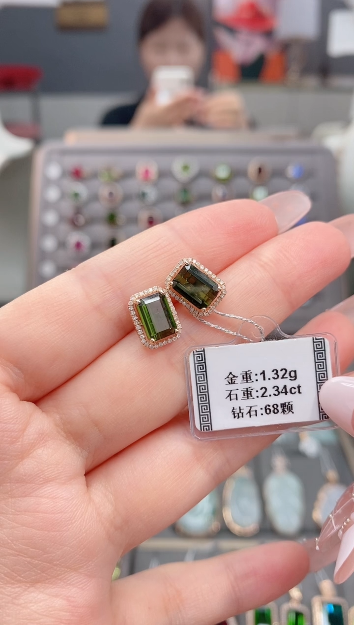 18K金镶嵌耳饰碧玺2.34   配钻