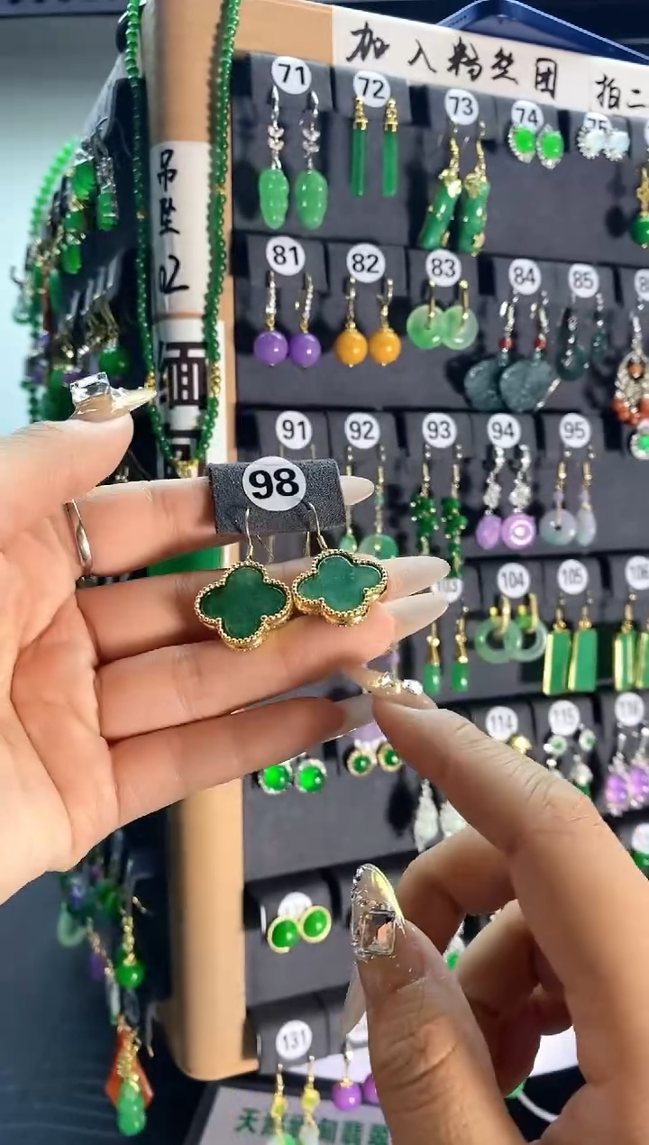 【闪购商品】翡翠颈饰银S925镶嵌98....