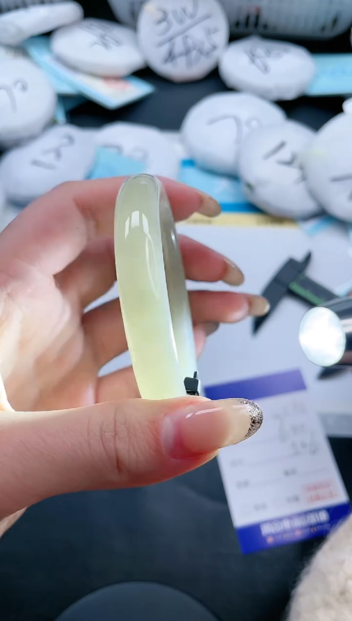 【闪购商品】和田玉手镯未镶嵌16V131-53