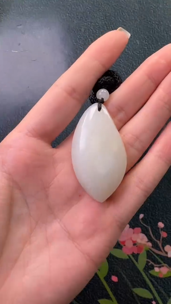 和田玉未镶嵌颈饰吊坠