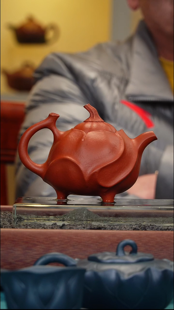 茶壶紫砂孤****甲花苞 朱泥 俞志贤制