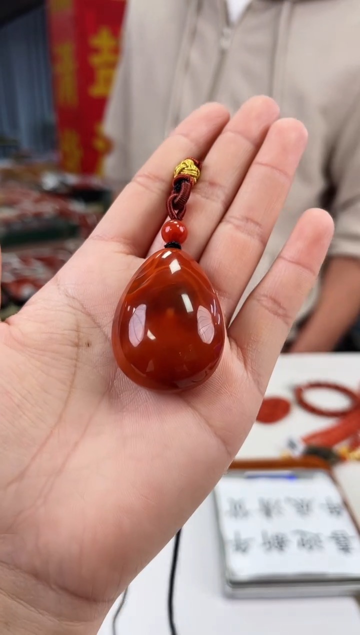 【闪购商品】南红玛瑙水滴吊坠未镶嵌一个/条