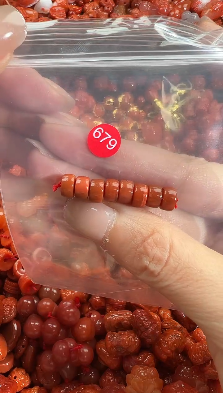 颈饰未镶嵌南红玛瑙1