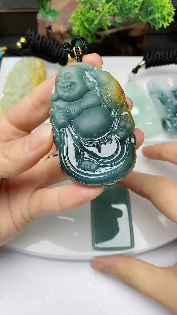 【闪购商品】翡翠颈饰未镶嵌         