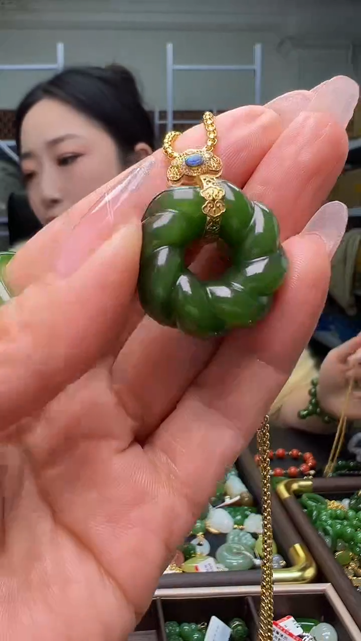 颈饰18K金镶嵌和田玉（多样性发货.发其一）11.30.90