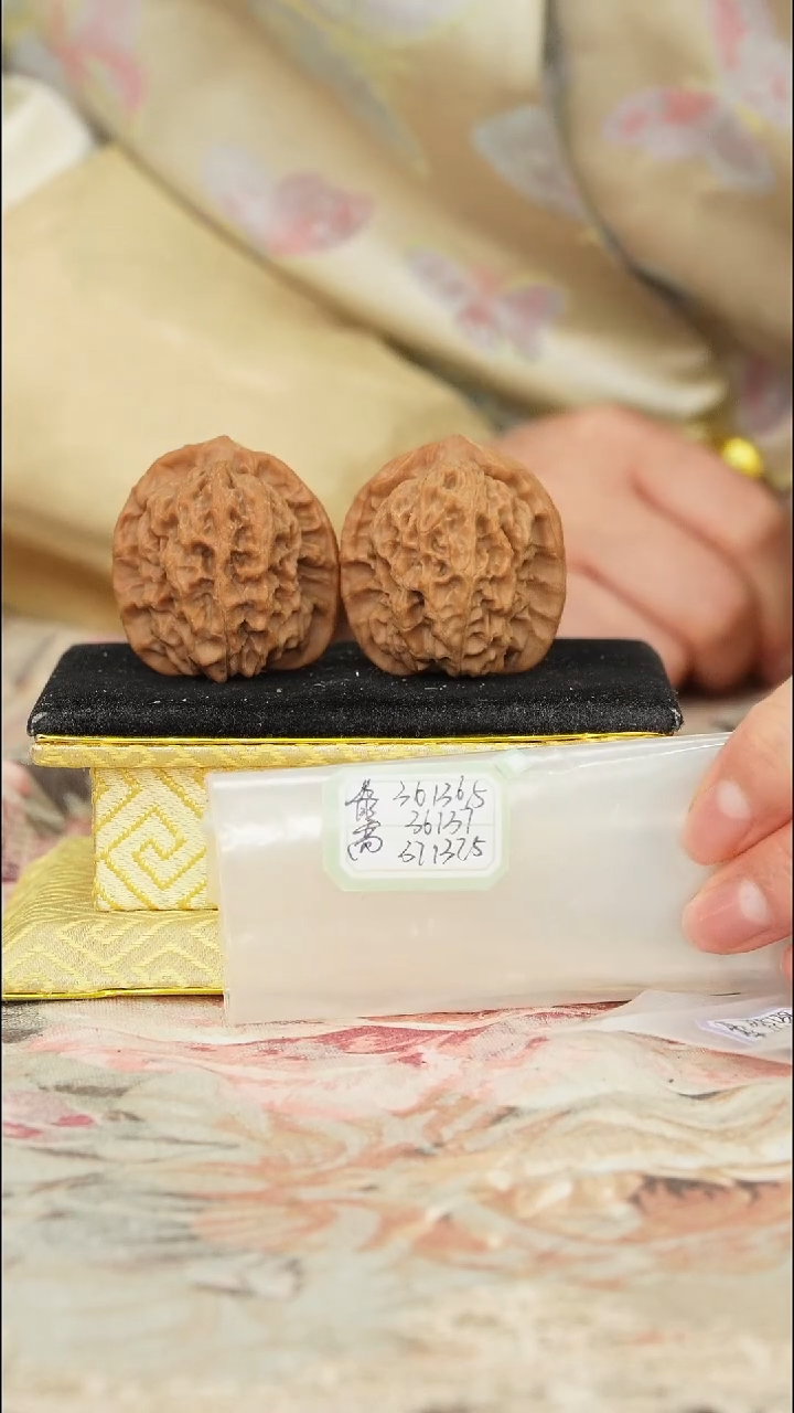 【闪购商品】文玩核桃把件非嫁接马老四