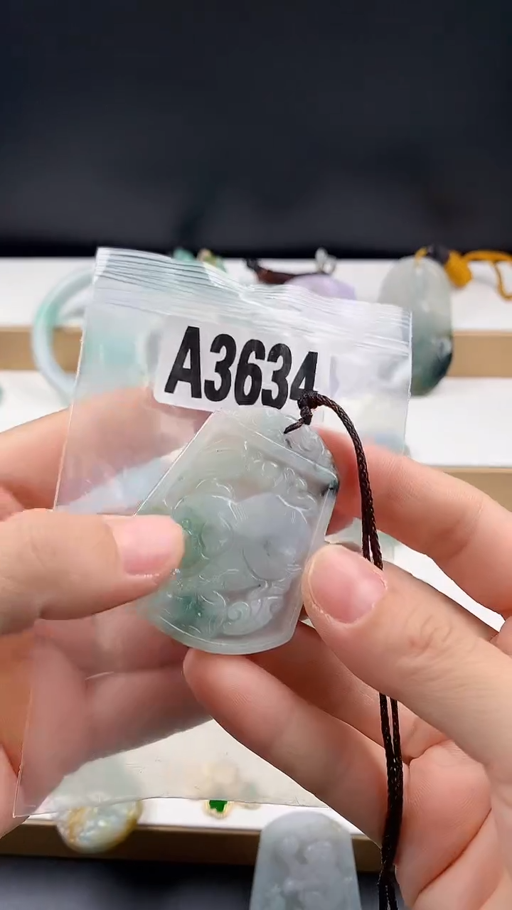 颈饰未镶嵌翡翠天然翡翠吊坠挂件