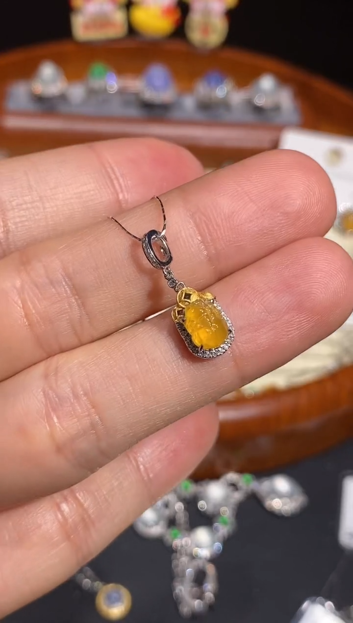 【闪购商品】翡翠吊坠(不含链)18K金镶嵌吊坠