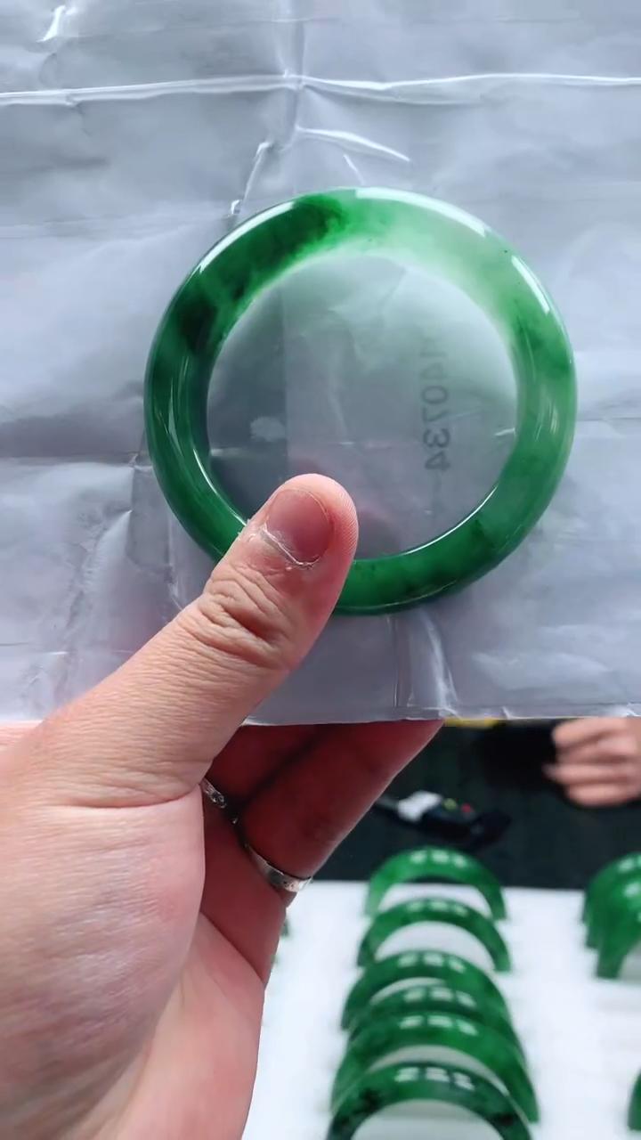 【闪购商品】石英质玉手镯未镶嵌手镯