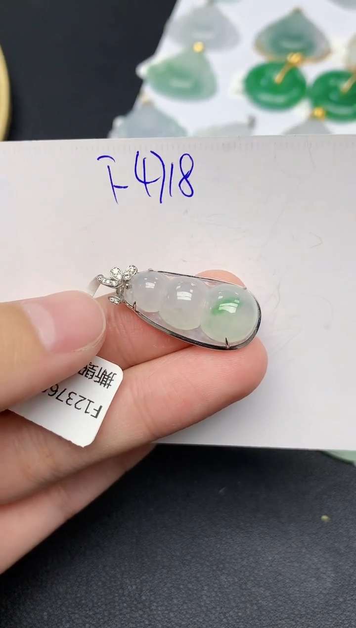 颈饰18K金镶嵌翡翠 天然缅甸A货翡翠百元以上9元证书费自理