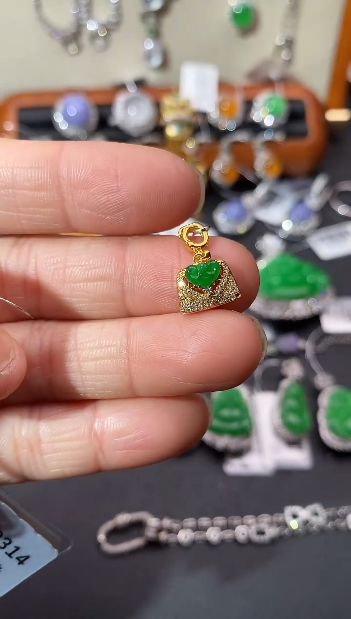 【闪购商品】翡翠吊坠(不含链)18K金镶嵌吊坠