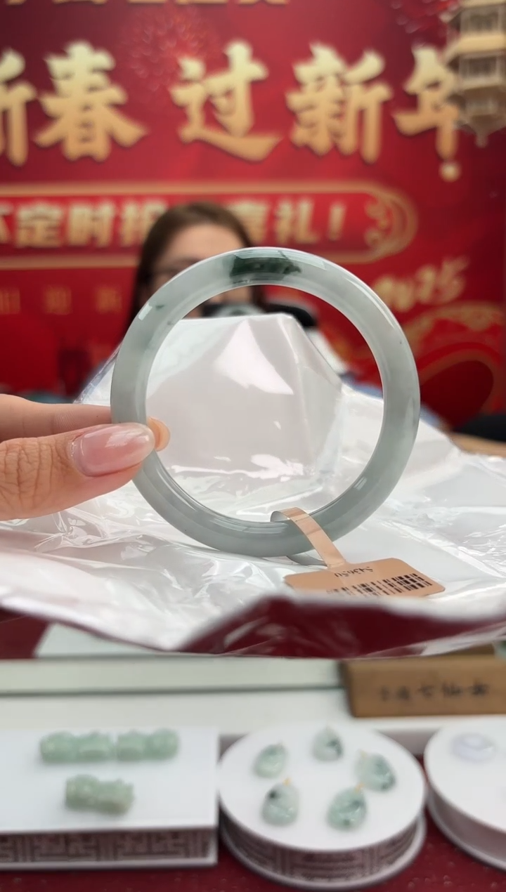 【闪购商品】翡翠手镯未镶嵌18手镯