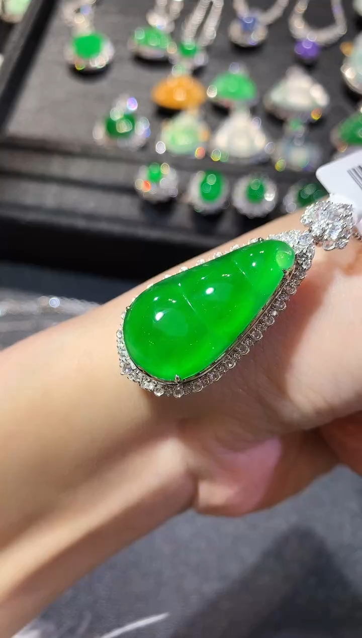 【闪购商品】翡翠吊坠(不含链)18K金镶嵌74-豆子