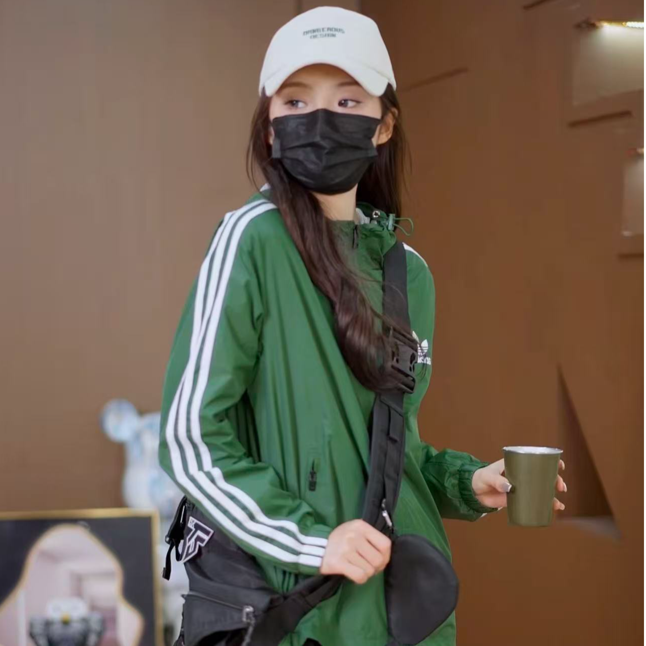 （ 运费险+断码+现货）刺绣情侣款连帽外套春秋户外登山防水防风衣