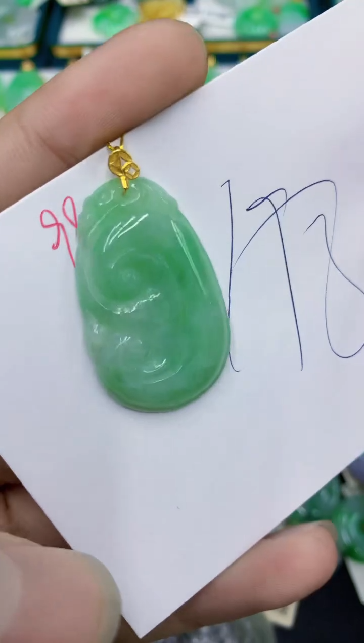 翡翠18K金镶嵌颈饰1111111111