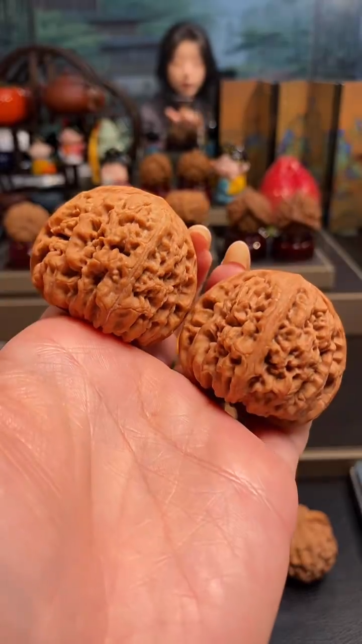 【闪购商品】文玩核桃把件H 337南疆石44尺