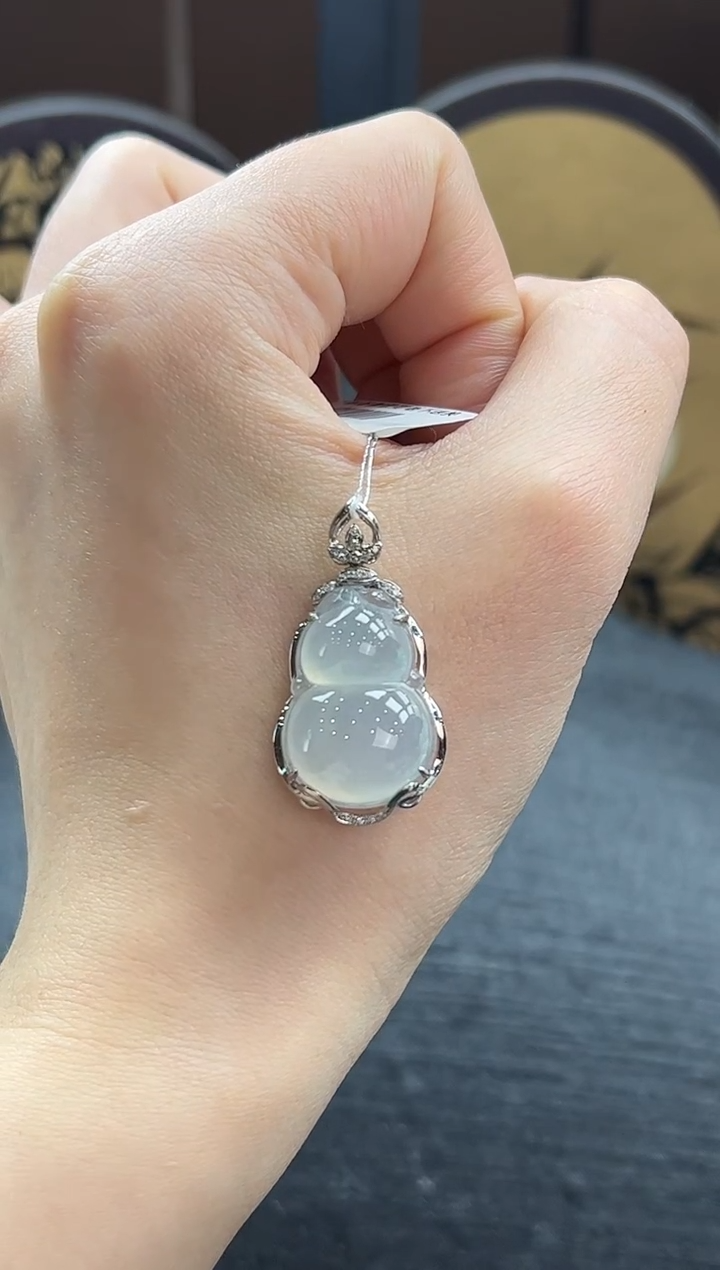 【闪购商品】翡翠颈饰18K金镶嵌葫芦