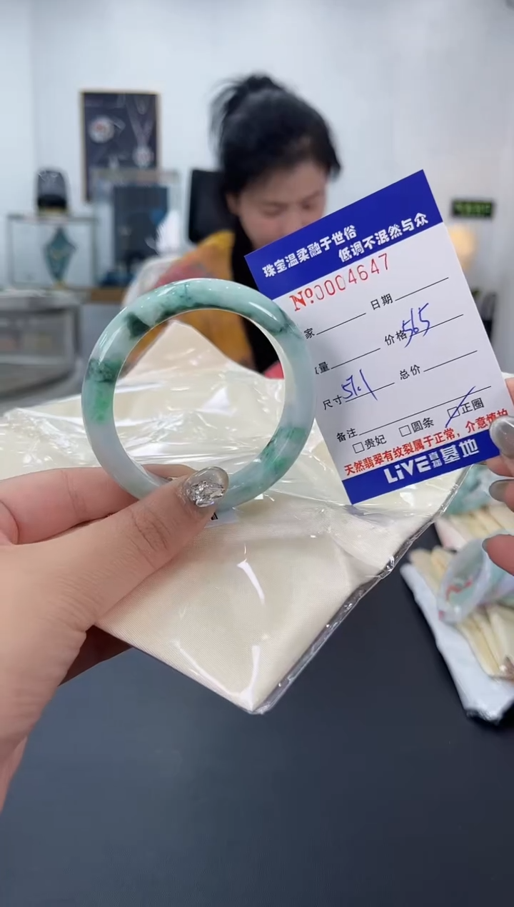 【闪购商品】翡翠手镯未镶嵌天然翡翠A货