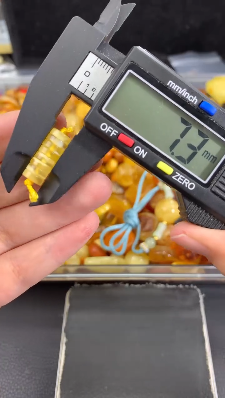 蜜蜡未镶嵌珠宝奇石46