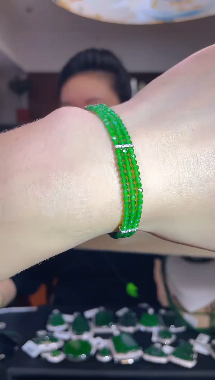 【闪购商品】翡翠吊坠(不含链)未镶嵌多样性发其一