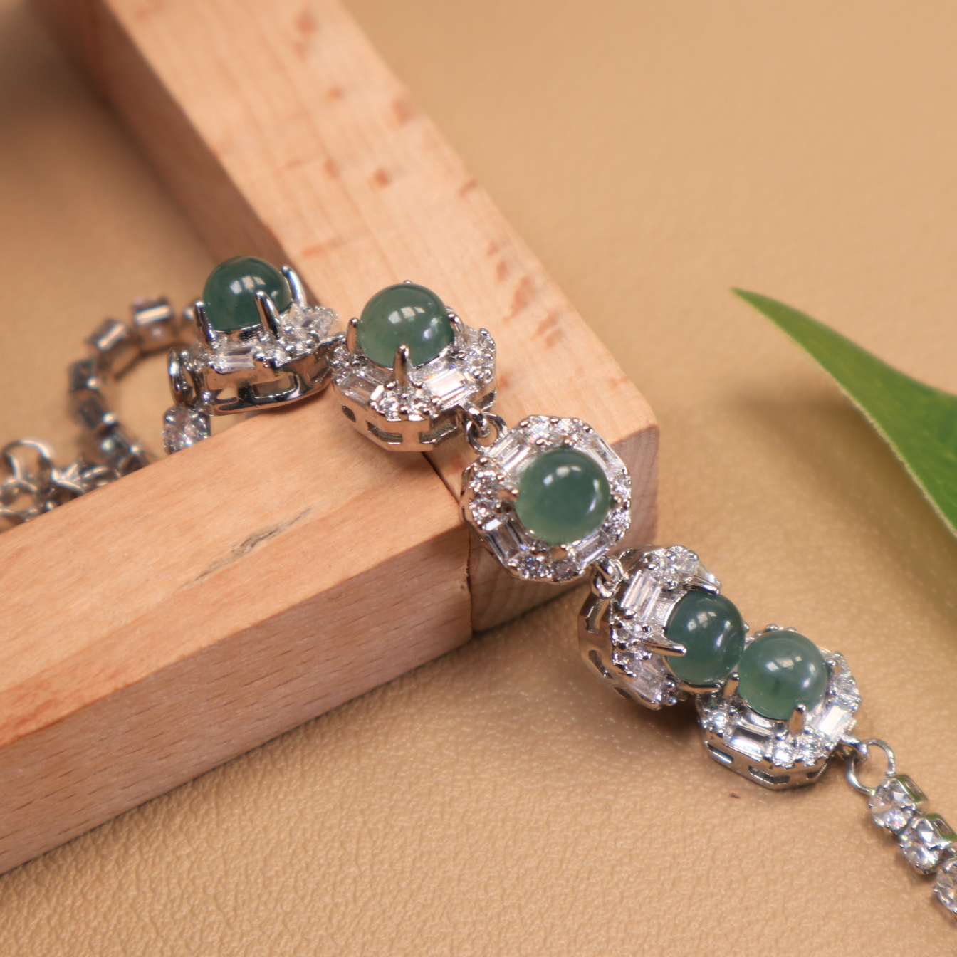 天然A货翡翠时尚百搭蛋面手链（多样性发货）