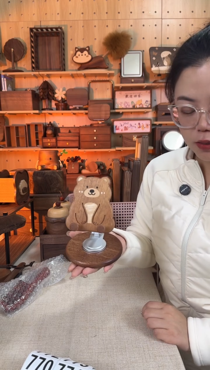 木乌檀木实木小熊手机支架