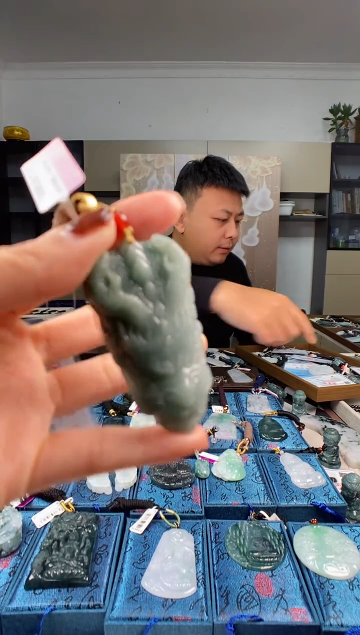 颈饰未镶嵌翡翠多样性发其一