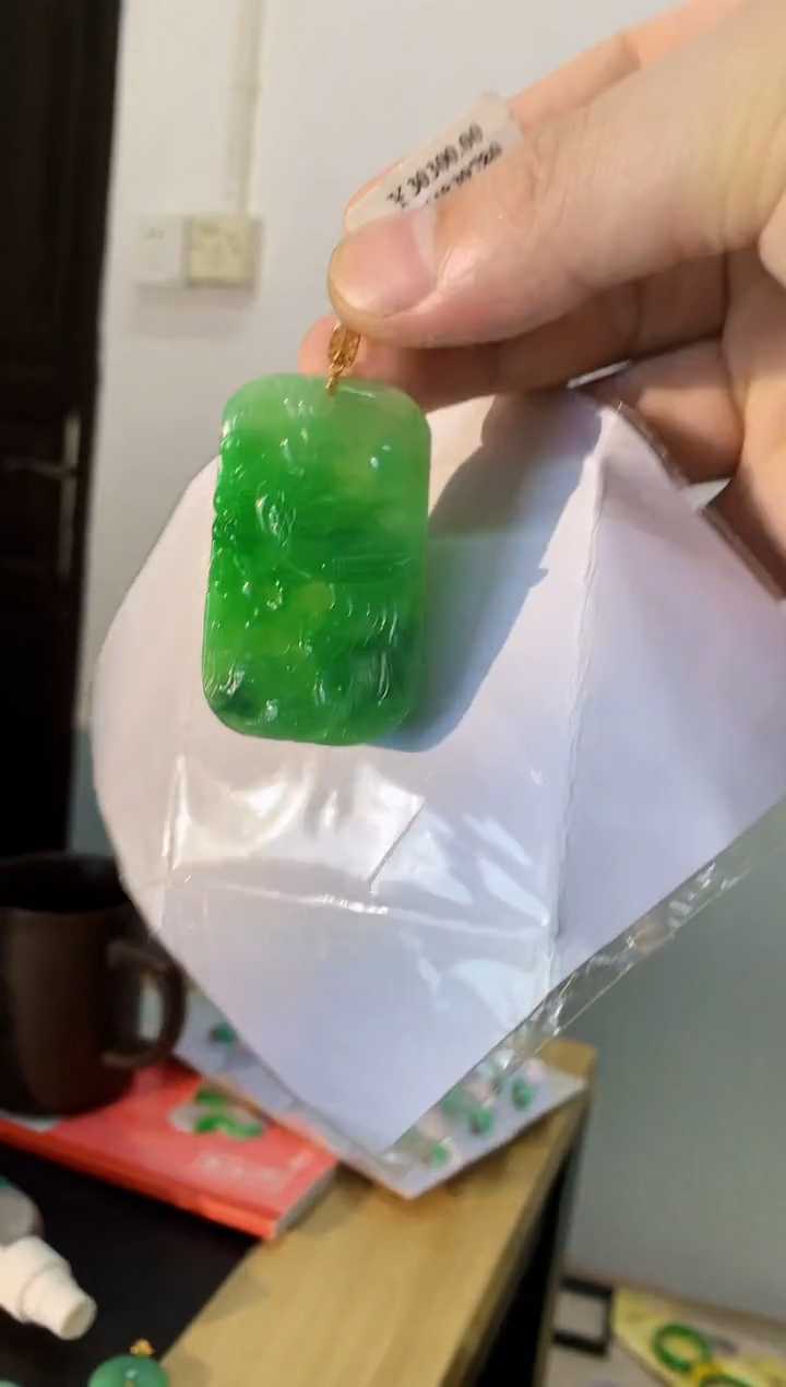 翡翠18K金镶嵌吊坠(不含链)缅甸翡翠挂件