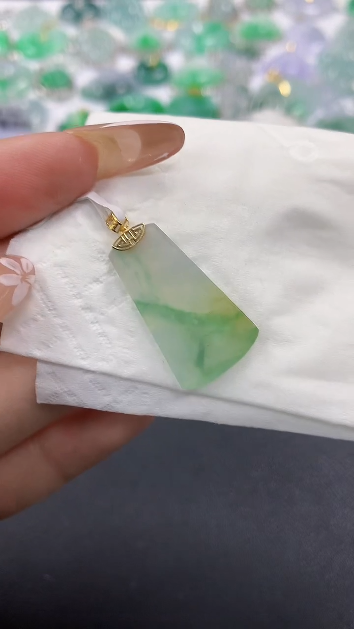 颈饰18K金镶嵌翡翠a货假一赔三支持复检百元上9元证书费自理