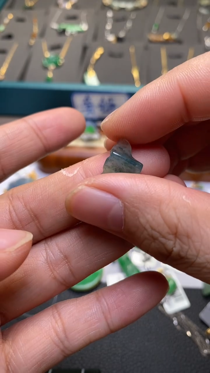 颈饰未镶嵌翡翠净货33407