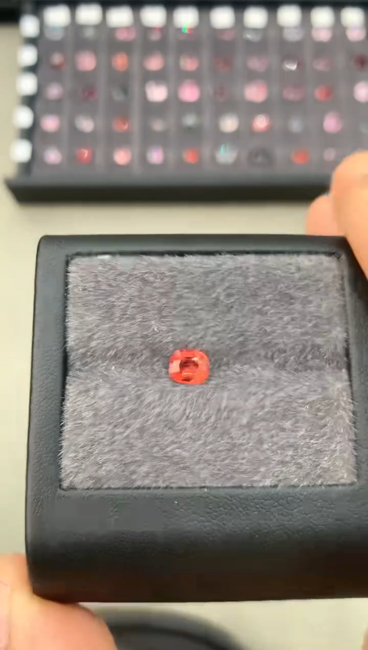 【闪购商品】定制尖晶石裸石未镶嵌1.09ct 枕型 火焰橙色调