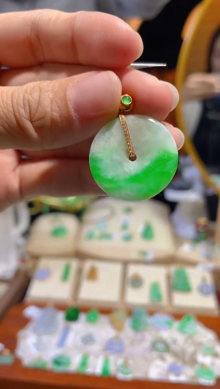 【闪购商品】翡翠颈饰18K金镶嵌假一赔三