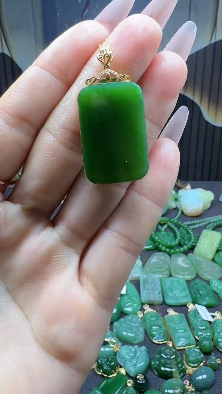 【闪购商品】和田玉挂件18K金镶嵌1