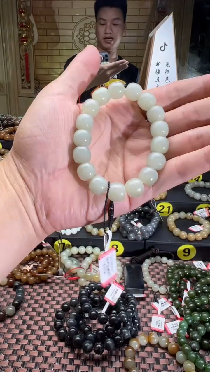 手串未镶嵌和田玉且末料青白玉老型珠手串卡11*12