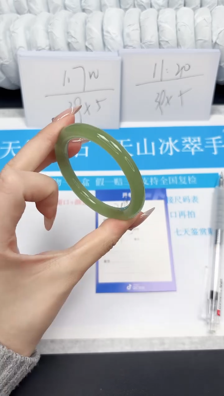 【闪购商品】石英质玉手镯未镶嵌289-