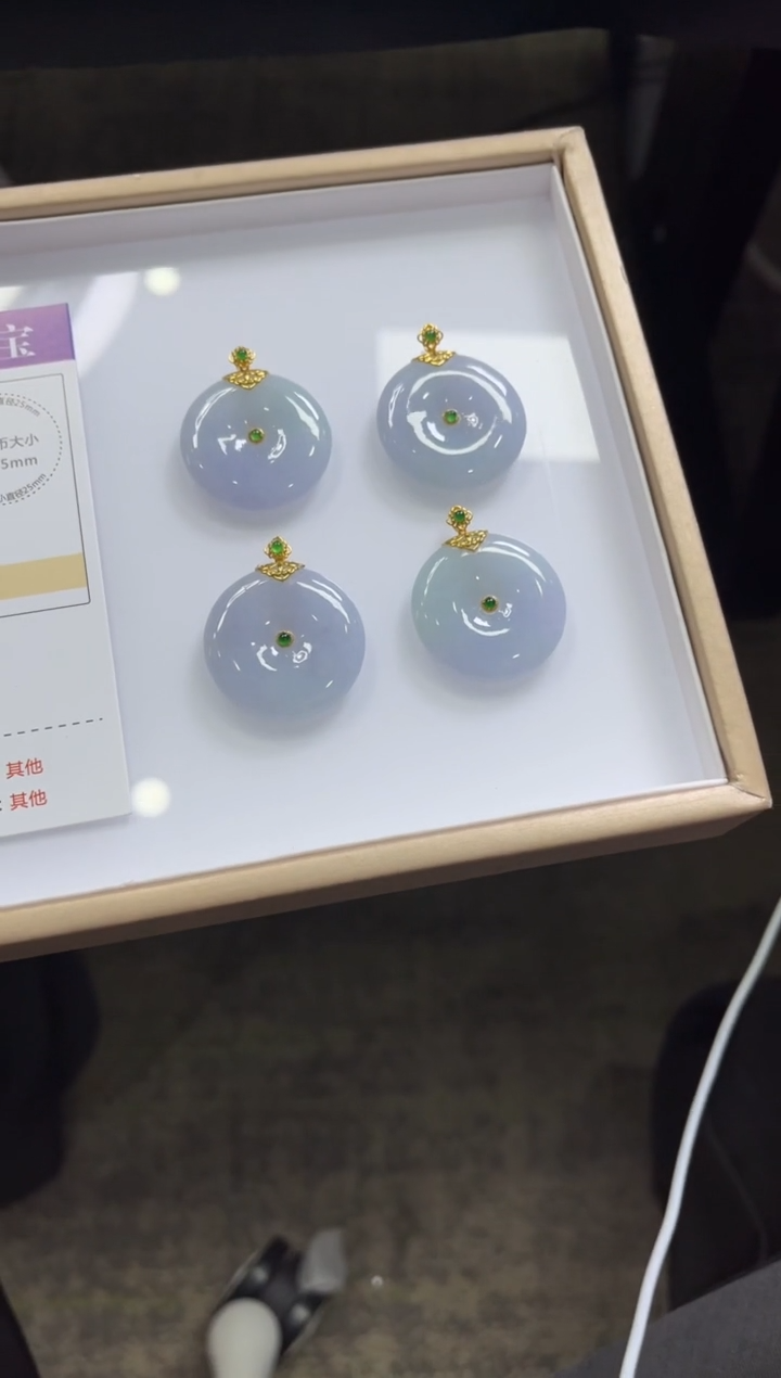 【闪购商品】翡翠颈饰18K金镶嵌L52 /多样性发一件/配绳子