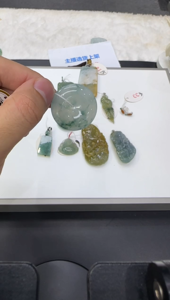 颈饰未镶嵌翡翠用****5天然翡翠A货孤品一件 