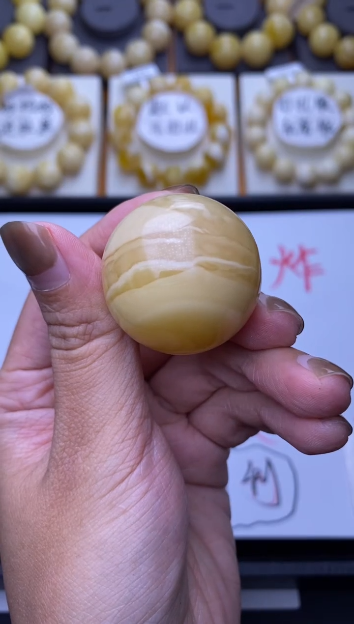 裸石琥珀未镶嵌33mm+大小姐珠宝135