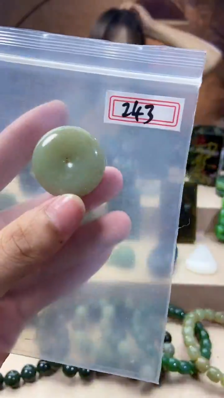和田玉未镶嵌吊坠(不含链)1