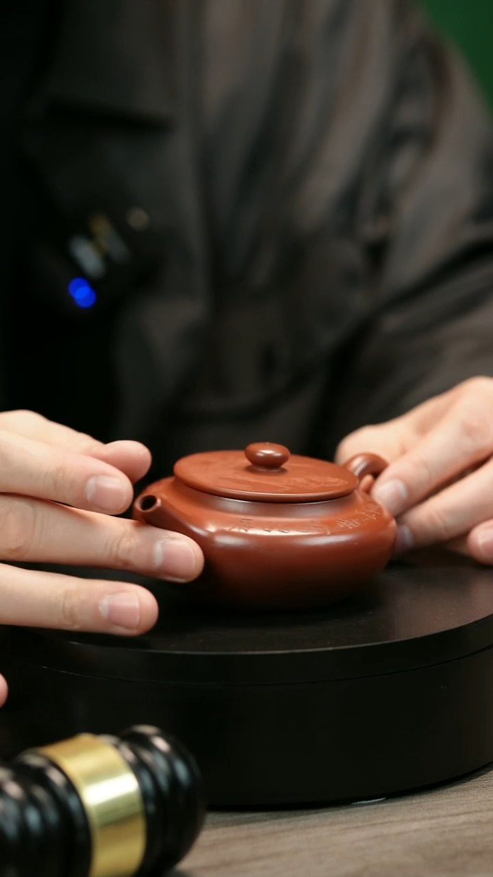 茶壶紫砂用****0H2375陈菊华刻绘扁晨