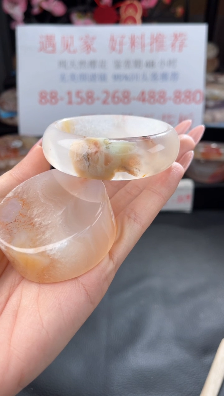 【闪购商品】石英质玉手镯未镶嵌52