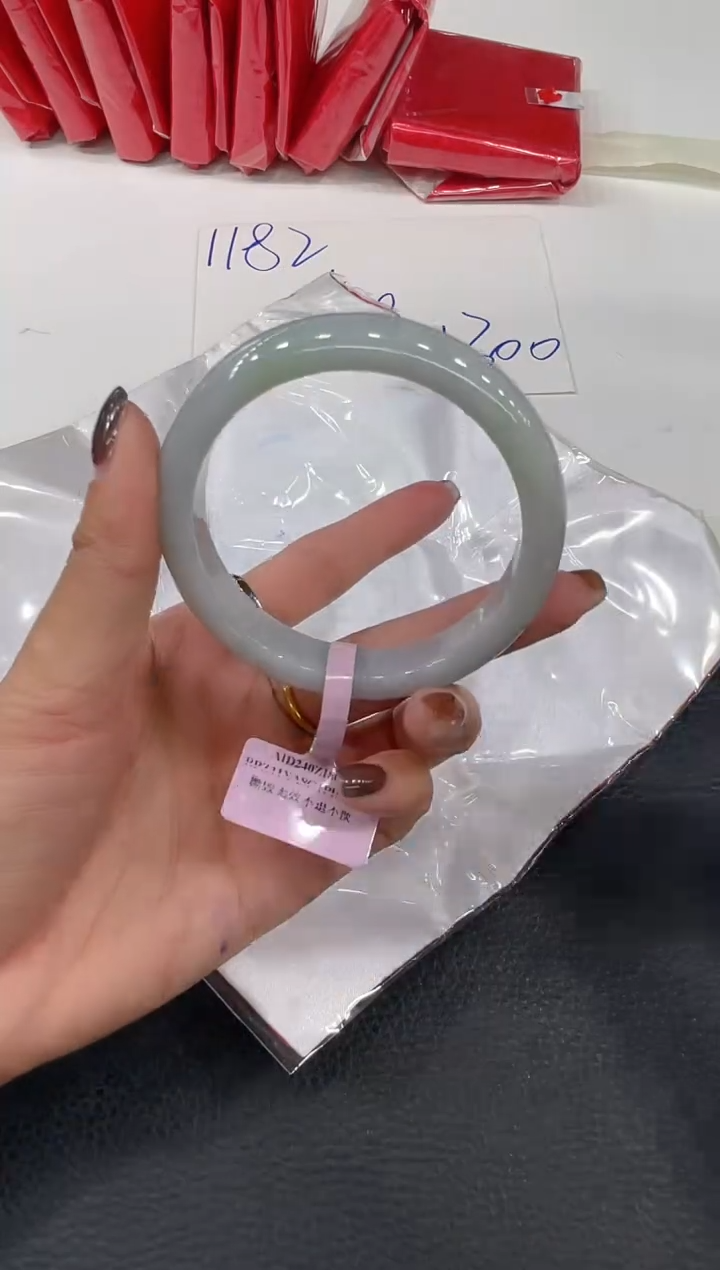 【闪购商品】翡翠手镯未镶嵌手镯