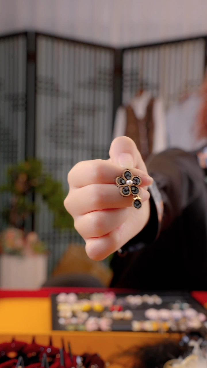 刺绣又**又非遗手工饰品