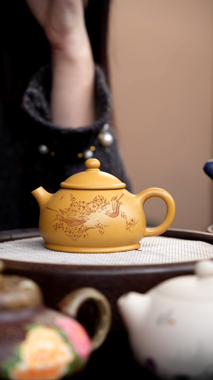 茶壶紫砂黄金段笠帽刻双鸟