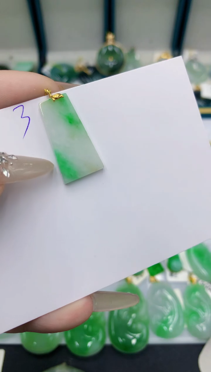 翡翠18K金镶嵌颈饰111111111111111