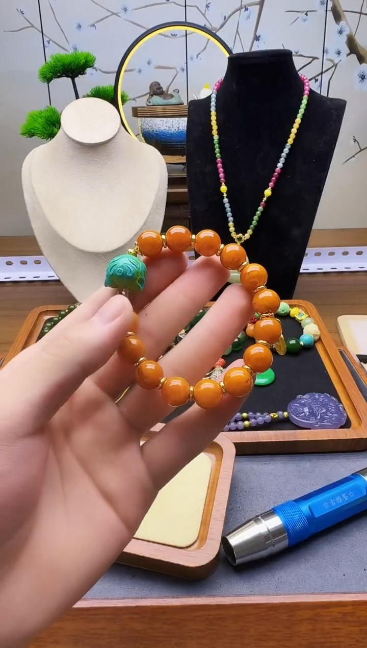 14K金镶嵌蜜蜡手链S198     