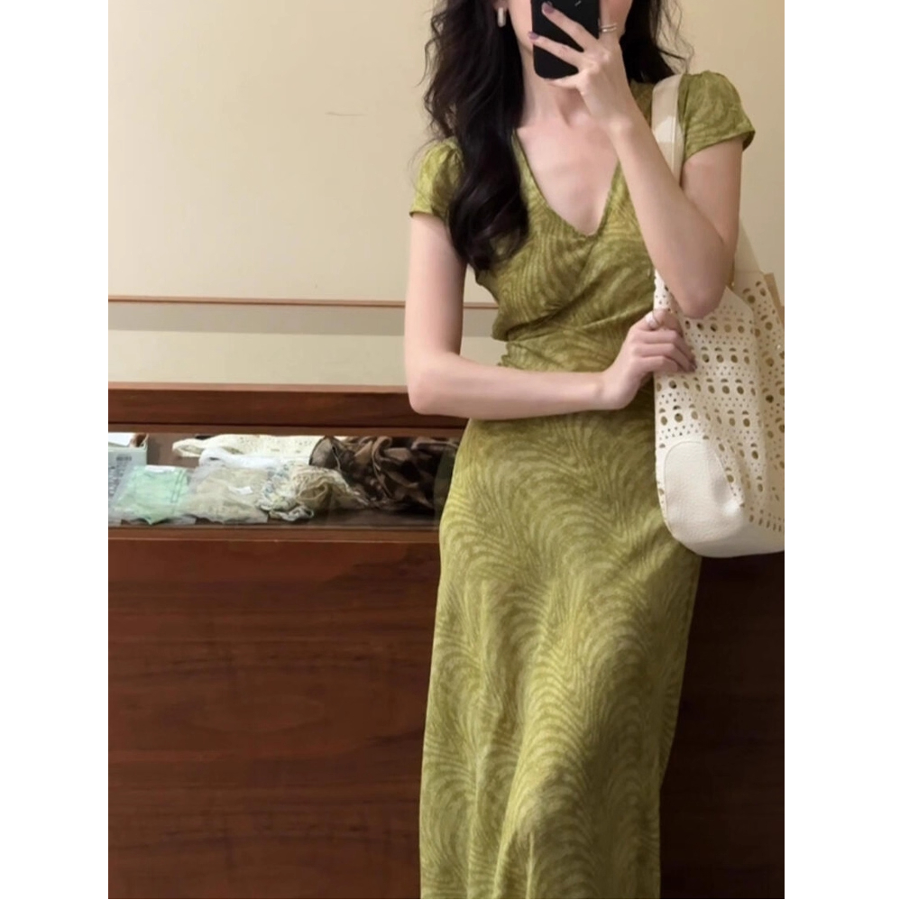 法式v领绿色碎花连衣裙女夏季度假气质收腰清仓3350