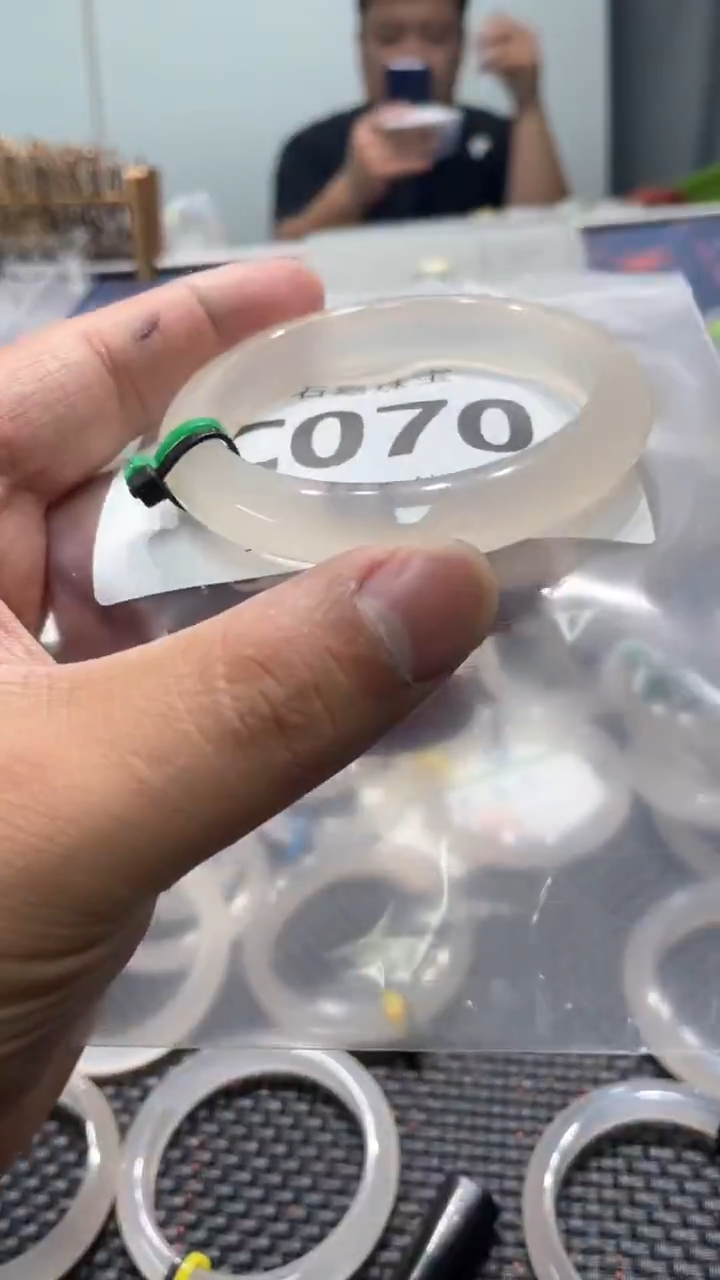 玛瑙/玉髓手镯未镶嵌C070