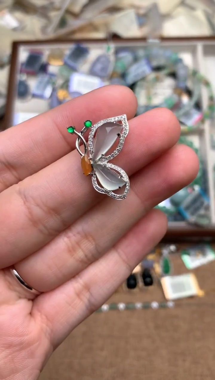 18K金镶嵌挂件翡翠一