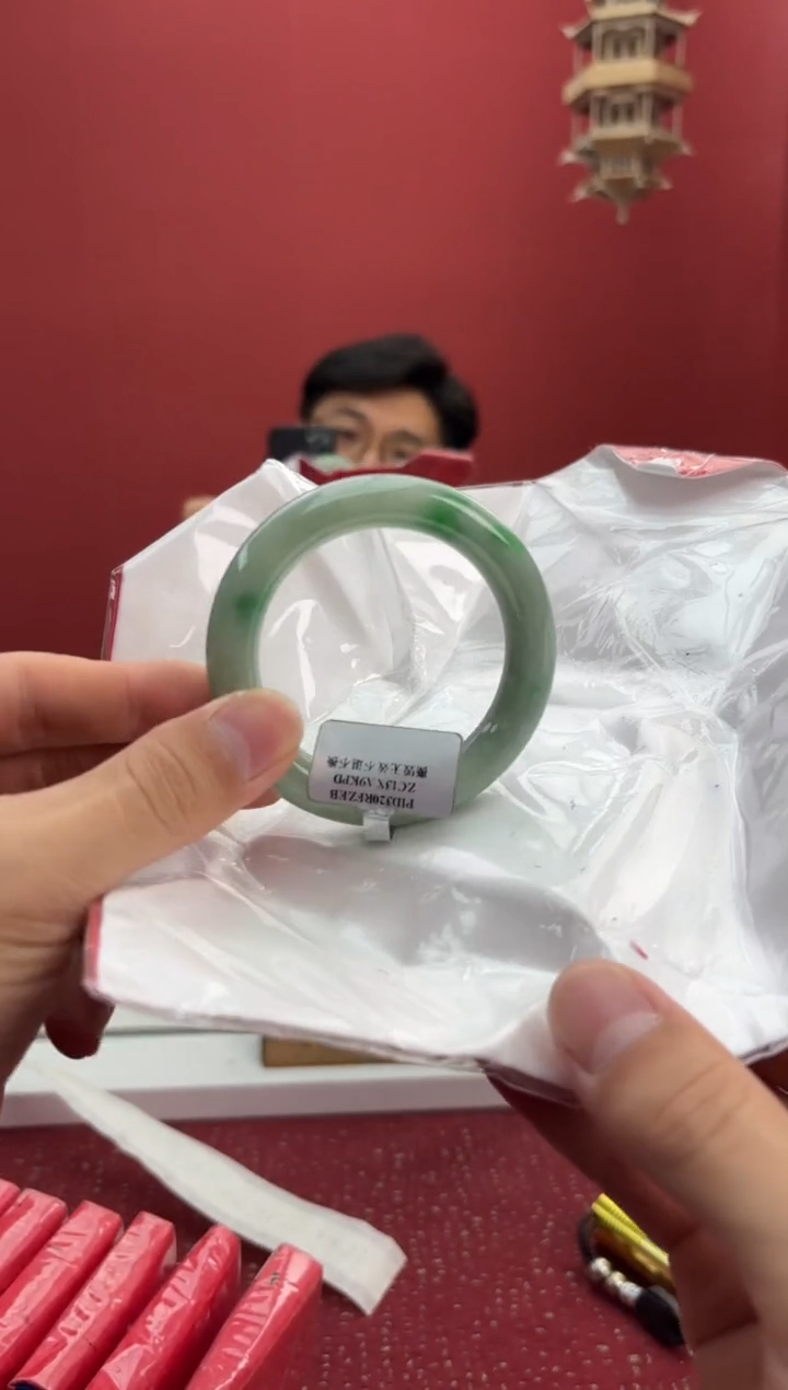 【闪购商品】翡翠手镯（圆镯）未镶嵌29手镯